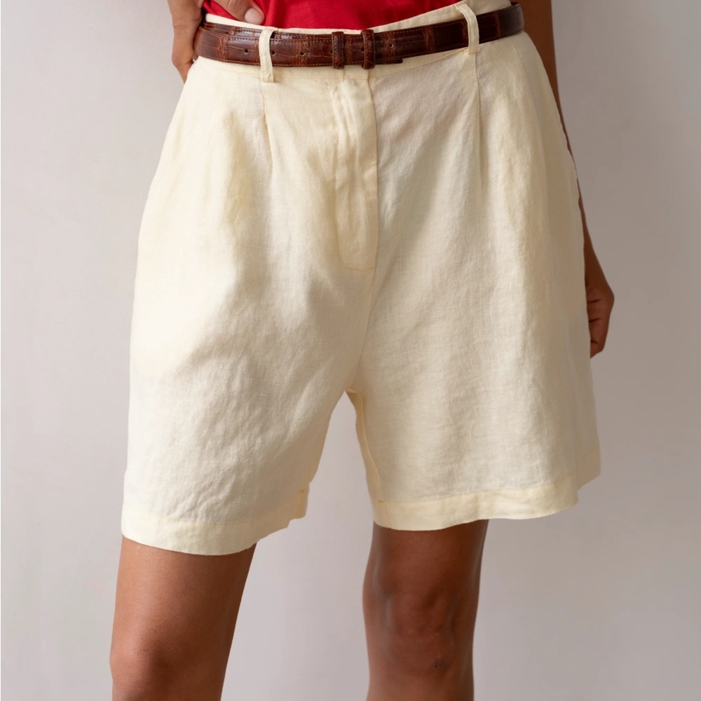 Donni Linen Butter Yellow Pleated Short
